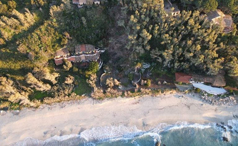 Parghelia, sequestrata strada realizzata a ridosso del mare: tre denunce