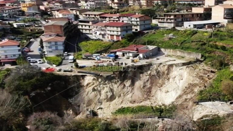 Frana di San Calogero, la rabbia dei cittadini e quasi 400mila euro gettati al vento