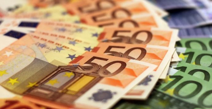 Decreto aiuti, Draghi: «Bonus da 200 euro per dipendenti e pensionati con reddito fino a 35mila euro»
