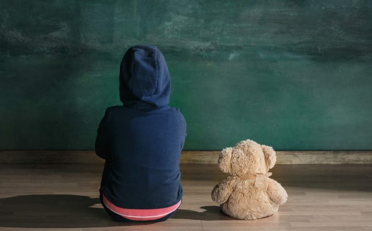 Nonno violentava nipotina nel Vibonese, in quattro a giudizio