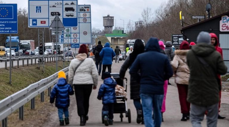 Giunti nel Vibonese quaranta profughi ucraini: tra loro bambini e ragazzi