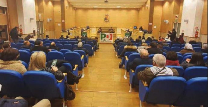 Il Corsivo | Pd vibonese: dall’assemblea i soliti metodi, i soliti volti e le solite ipocrisie politiche