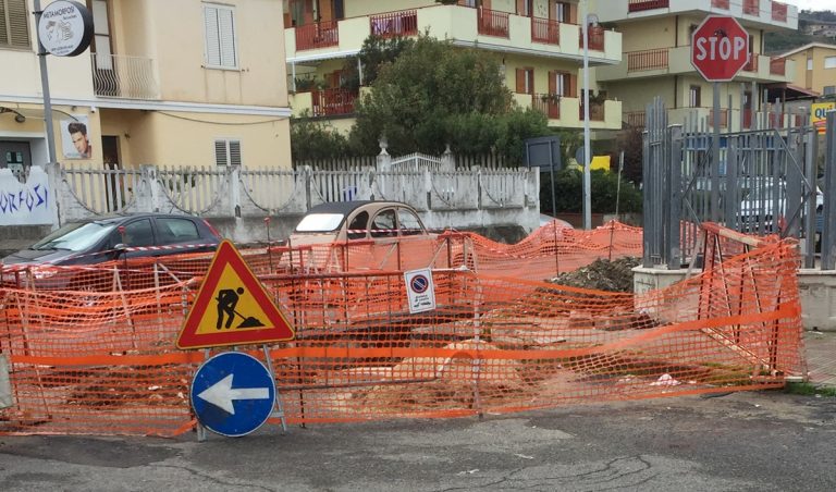 Vibo Marina, quell’enorme scavo abbandonato e divenuto un grave pericolo