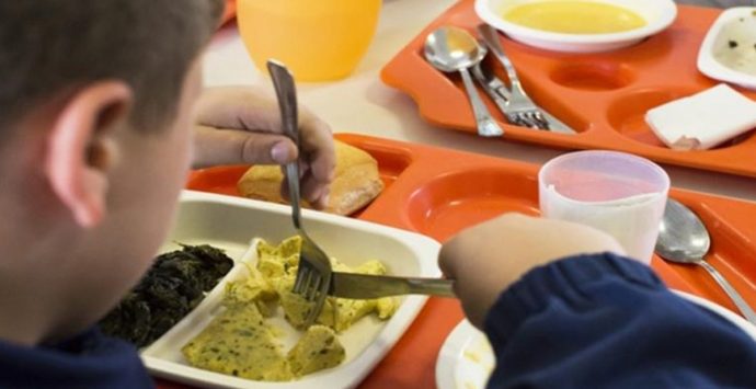 Mense scolastiche del Reggino, sequestrati 60 chili di alimenti e multe per oltre 13mila euro