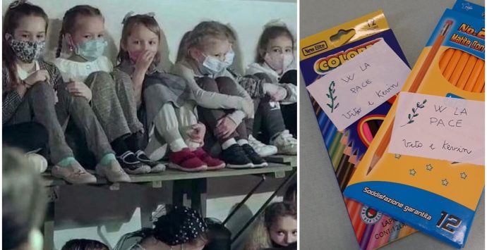 «Vicini ai nostri compagni», gli alunni di Tropea donano materiale scolastico ai bambini ucraini