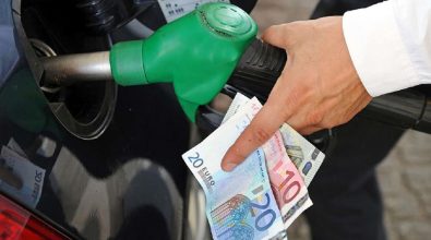 Caro carburante, anche nel Vibonese il prezzo di benzina e gasolio sfonda il muro dei 2 euro -Video