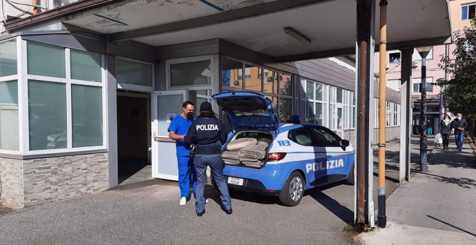 Vibo, la scuola di Polizia dona coperte di lana all’ospedale Jazzolino