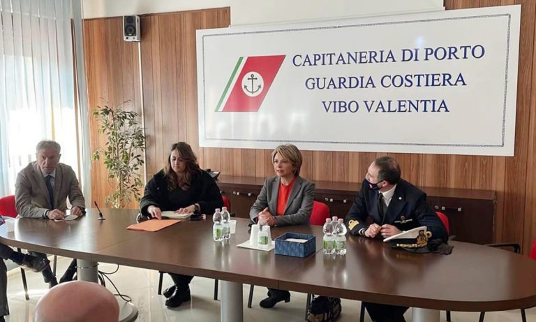 Vibo Marina, Nesci in visita al porto: «Infrastruttura importante per lo sviluppo della Calabria» – Video