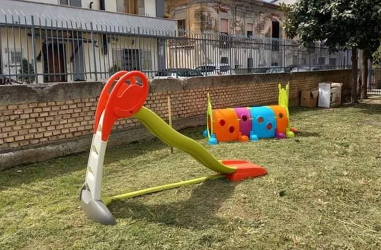 Nicotera Marina, installati i nuovi giochi nel giardino della scuola dell’infanzia