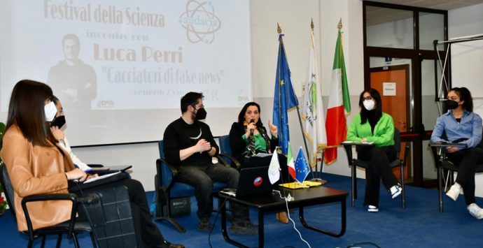 L’astrofisico Luca Perri incontra gli studenti di Vibo per parlare di Fake News