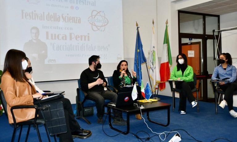 L’astrofisico Luca Perri incontra gli studenti di Vibo per parlare di Fake News