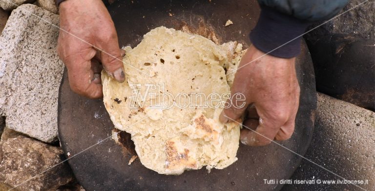 A Caria di Drapia la preparazione di un pane “preistorico” – Video