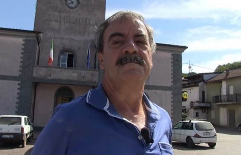 Brognaturo, avviata raccolta firme per intitolare il municipio all’ex sindaco Cosmo Tassone