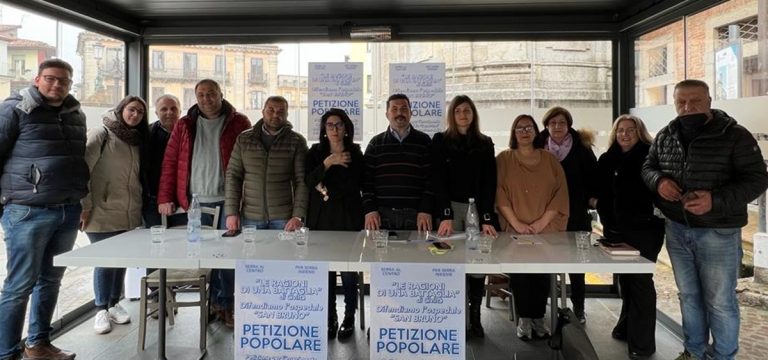 “Serra al Centro” e “Per Serra Insieme” al sindaco: «Ospedale, basta passerelle»