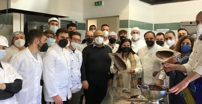 Il “Gagliardi” di Vibo e la migliore tradizione dolciaria di Pasqua – Foto