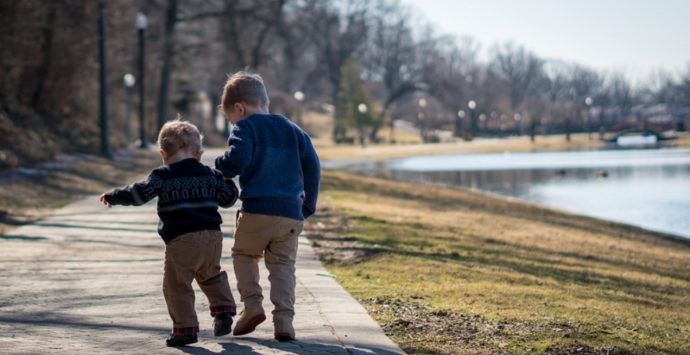 Ai figli il cognome dei due genitori: svolta della Corte costituzionale