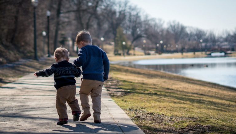 Ai figli il cognome dei due genitori: svolta della Corte costituzionale