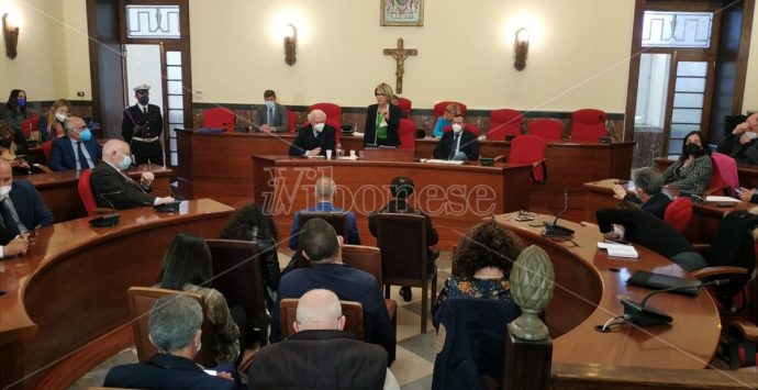 Vibo, Consiglio comunale aperto sulla sanità: «Ridare dignità allo Jazzolino»