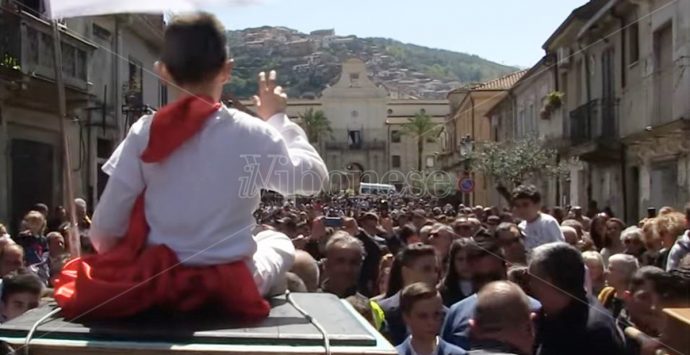 Riti pasquali, a Soriano torna la Cumprunta di zitieji con i bambini al posto delle statue