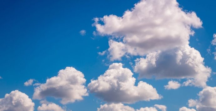 Meteo Calabria, generale miglioramento: tempo stabile con cieli nuvolosi