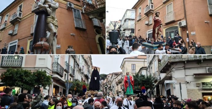 I riti della Pasqua, a Vibo torna la suggestiva processione delle vare – Foto