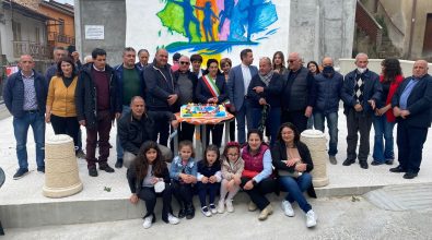 Pizzinni di Filandari, per la festa della mamma inaugurata una piazza con un murales