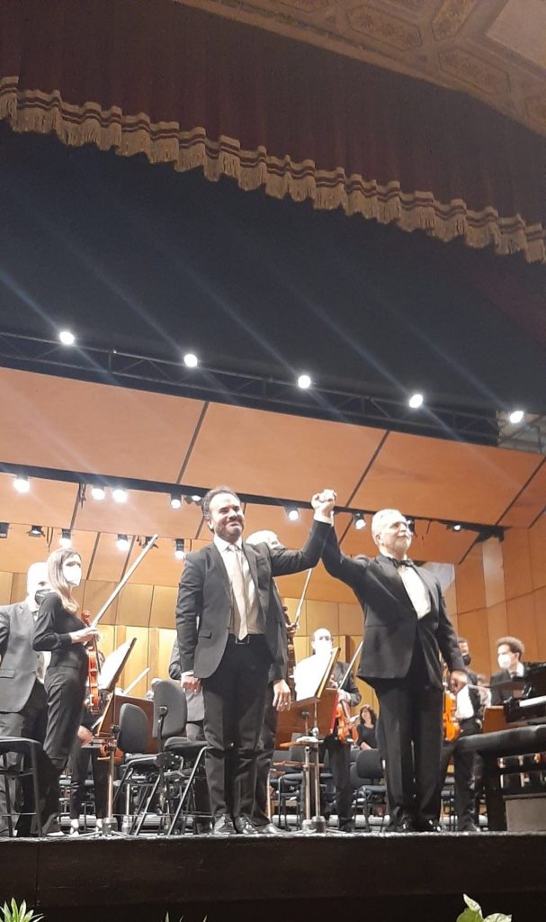 Il noto pianista calabrese si è esibito con grande successo al teatro Politeama, con l’Orchestra Sinfonica Siciliana diretta dal maestro José Maria Florêncio 
