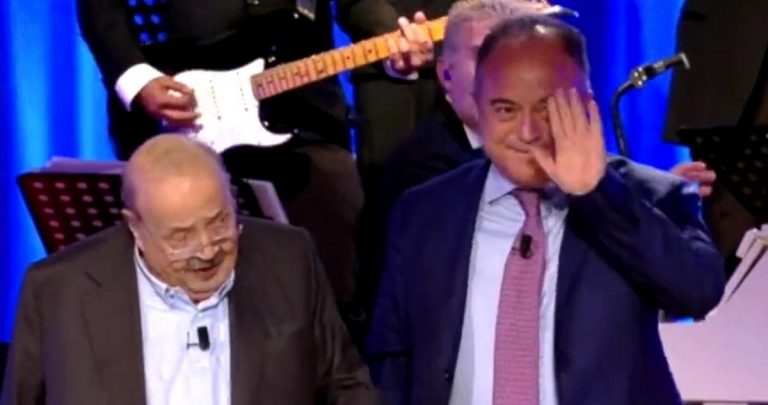 Standing ovation per Nicola Gratteri al Costanzo Show: e il procuratore si emoziona