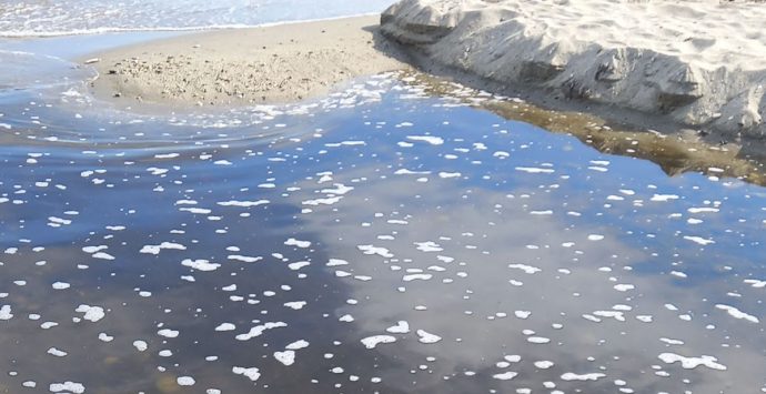 Torrente Sant’Anna di Bivona sversa ancora in mare, Patania (Confasila): «Nulla è cambiato»