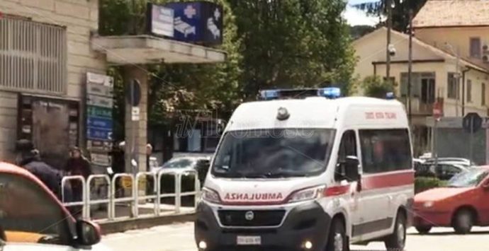 Il 118 dall’ospedale di Vibo verso il trasferimento a… Pernocari. E scatta la protesta degli operatori