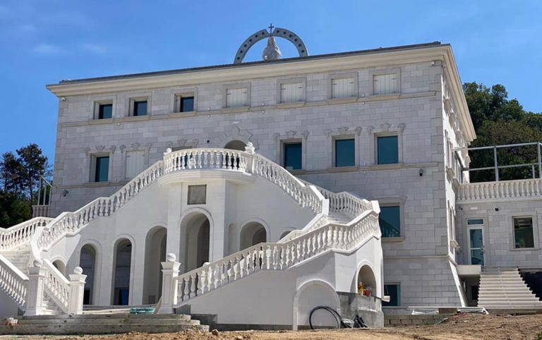 Cittadella di Padre Pio a Drapia, tutto pronto per l’inaugurazione della grotta della Madonna di Lourdes