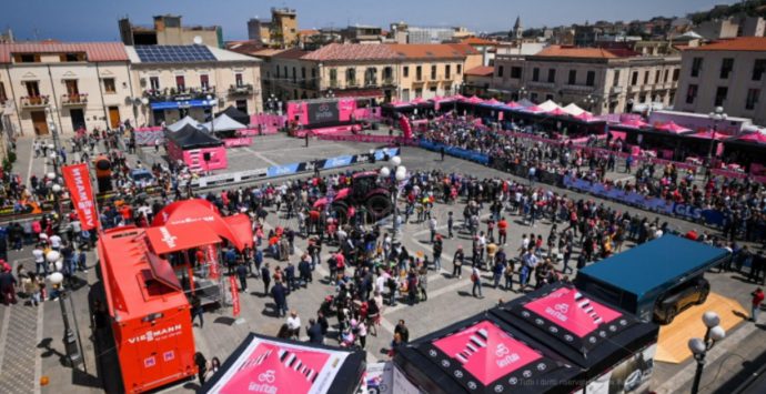 Al via la tappa calabrese del Giro d’Italia, a Mileto previsto un traguardo volante