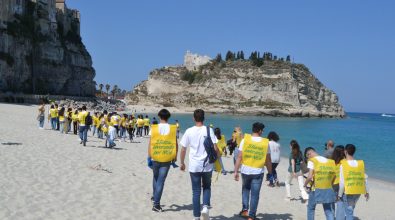 La carovana di Legambiente a Tropea per ripulire la spiaggia: in campo 500 studenti – Video