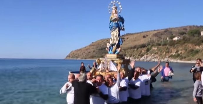 Nicotera, torna la processione in mare dell’Immacolata: via alla pulizia della spiaggia