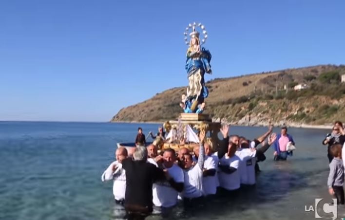 Nicotera, torna la processione in mare dell’Immacolata: via alla pulizia della spiaggia