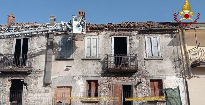 Forte vento nel Vibonese: oltre una ventina gli interventi dei vigili del fuoco – Foto