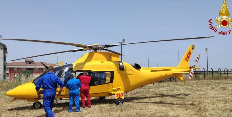 Motociclista finisce in una scarpata nel Vibonese: interviene l’elisoccorso – Foto