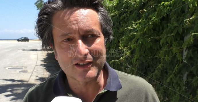 Fondi per la pulizia delle spiagge a Vibo, Bruni: «Il Comune non poteva ottenerli»