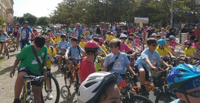 San Costantino Calabro, ancora un successo per il ritorno di “Bimbimbici” – Video