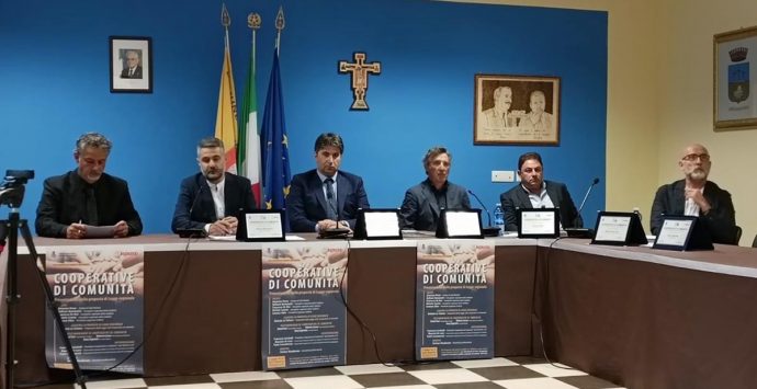 Cooperative di comunità, la proposta di legge di Lo Schiavo: «Nuovo modello di sviluppo per la Calabria»