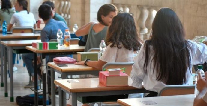 Scuola, al via oggi la Maturità: tornano le prove scritte dopo lo stop per il Covid