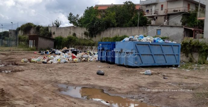 “Bomba” ecologica a San Costantino Calabro, l’ex stadio trasformato in discarica
