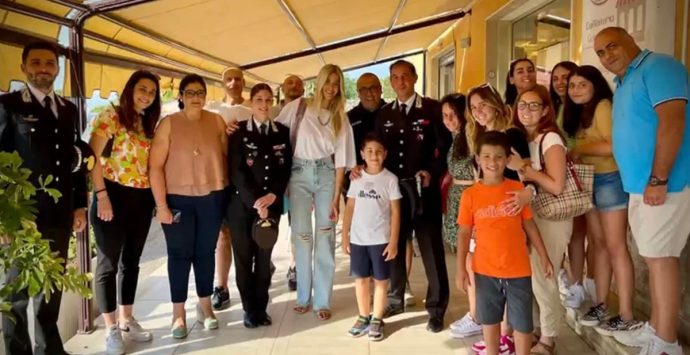 Lo showgirl Elena Santarelli a Pizzo per onorare il piccolo Lorenzo