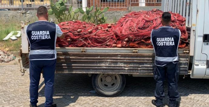 La Guardia costiera di Vibo Marina sequestra reti per la pesca illegale