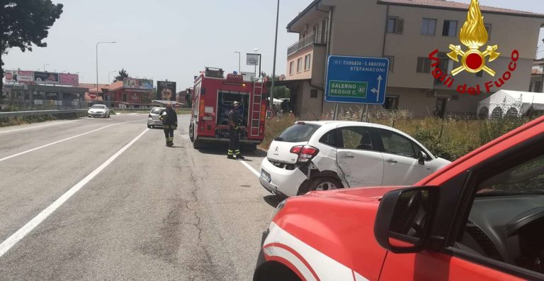 Sant’Onofrio, incidente all’ingresso dello svincolo dell’A/2: coinvolte due auto