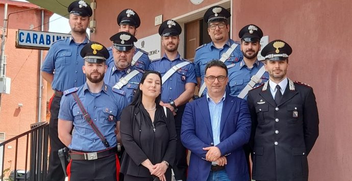 Limbadi, Staropoli (ConDivisa) e il senatore De Angelis in visita dai carabinieri
