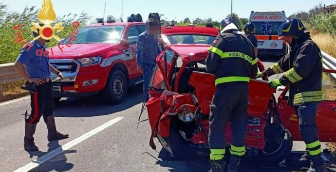 Incidente nel Crotonese, morto un 31enne nello scontro tra un’auto e un camper