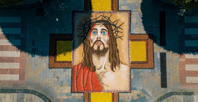 A Filadelfia per il Corpus Domini torna lo spettacolo dell’Infiorata – Foto