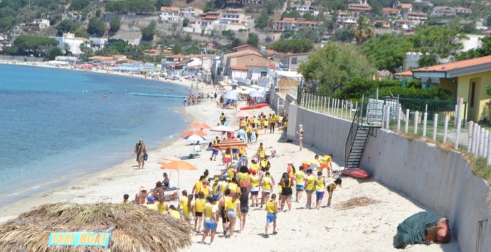 Ricadi, la spiaggia di Santa Maria ripulita da Legambiente e studenti reggini – Foto