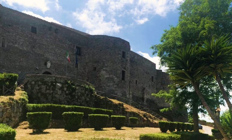 Teatro, al castello di Vibo uno spettacolo su D’Annunzio